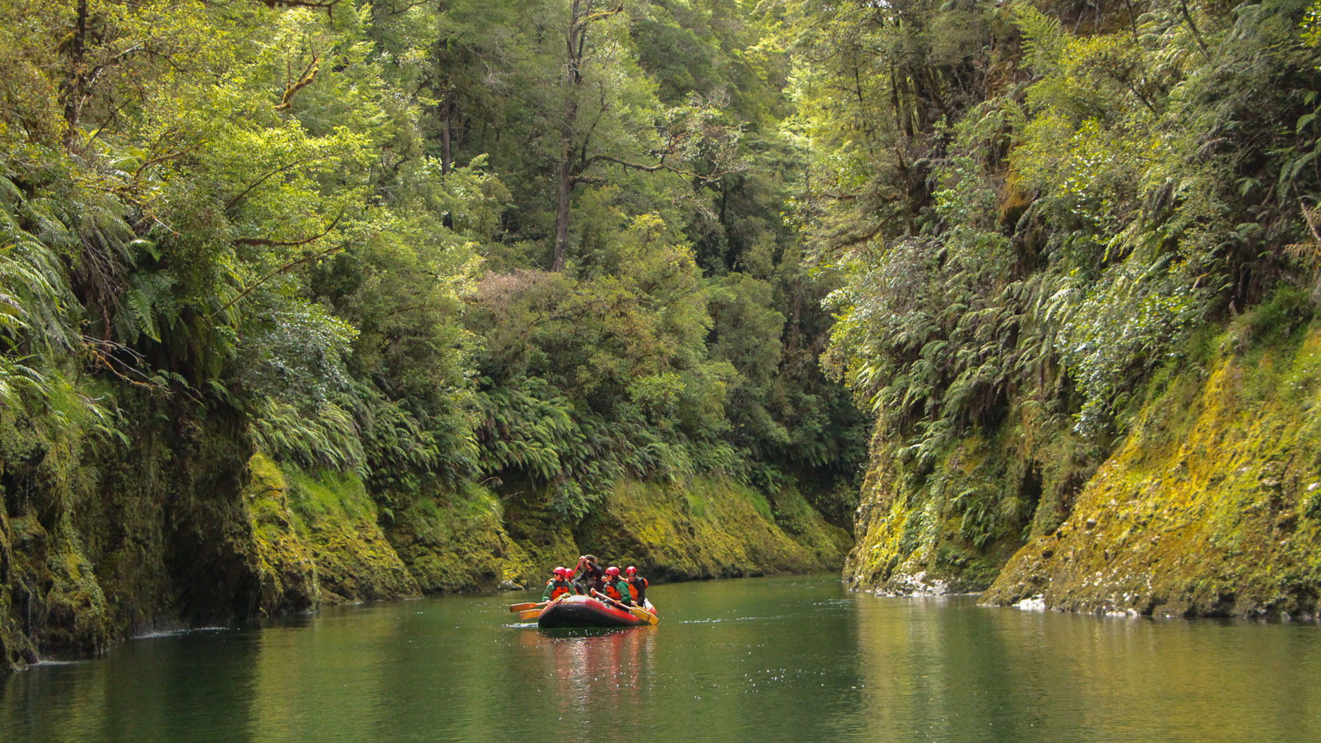 Rafting a gorge on the Upper Waiau / Waiau-uha, a full day out with Inland Adventures